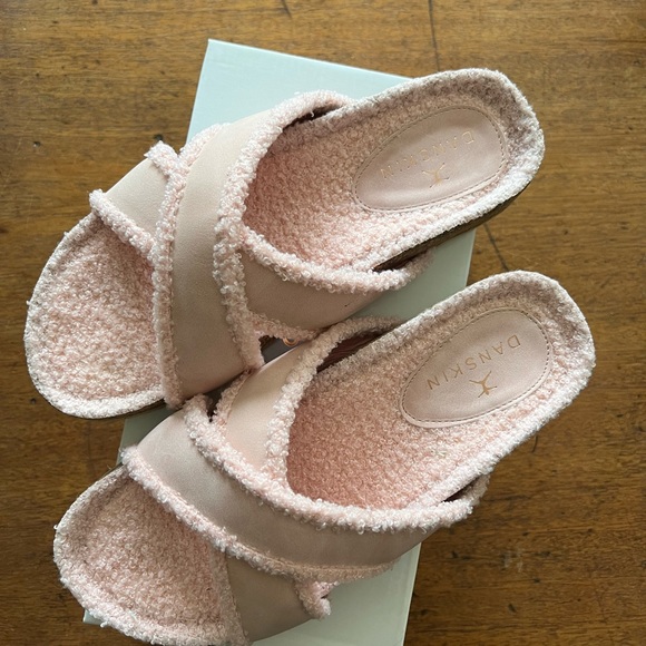 Danskin Tranquil Pink Sherpa Slides - Picture 6 of 7